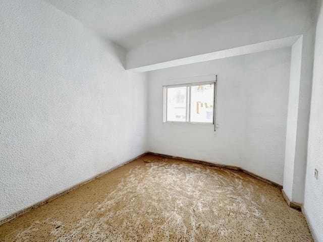 3 makuuhuone Omakotitalo myytävänä paikassa Centro, Almería kaupunki mukana 
autotalli - 220 000 € (Ref: 9089918)