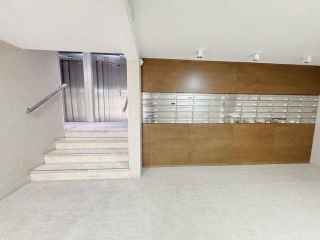 3 soveværelse Lejlighed til salg i Centro, Almería by - € 175.000 (Ref: 9095371)