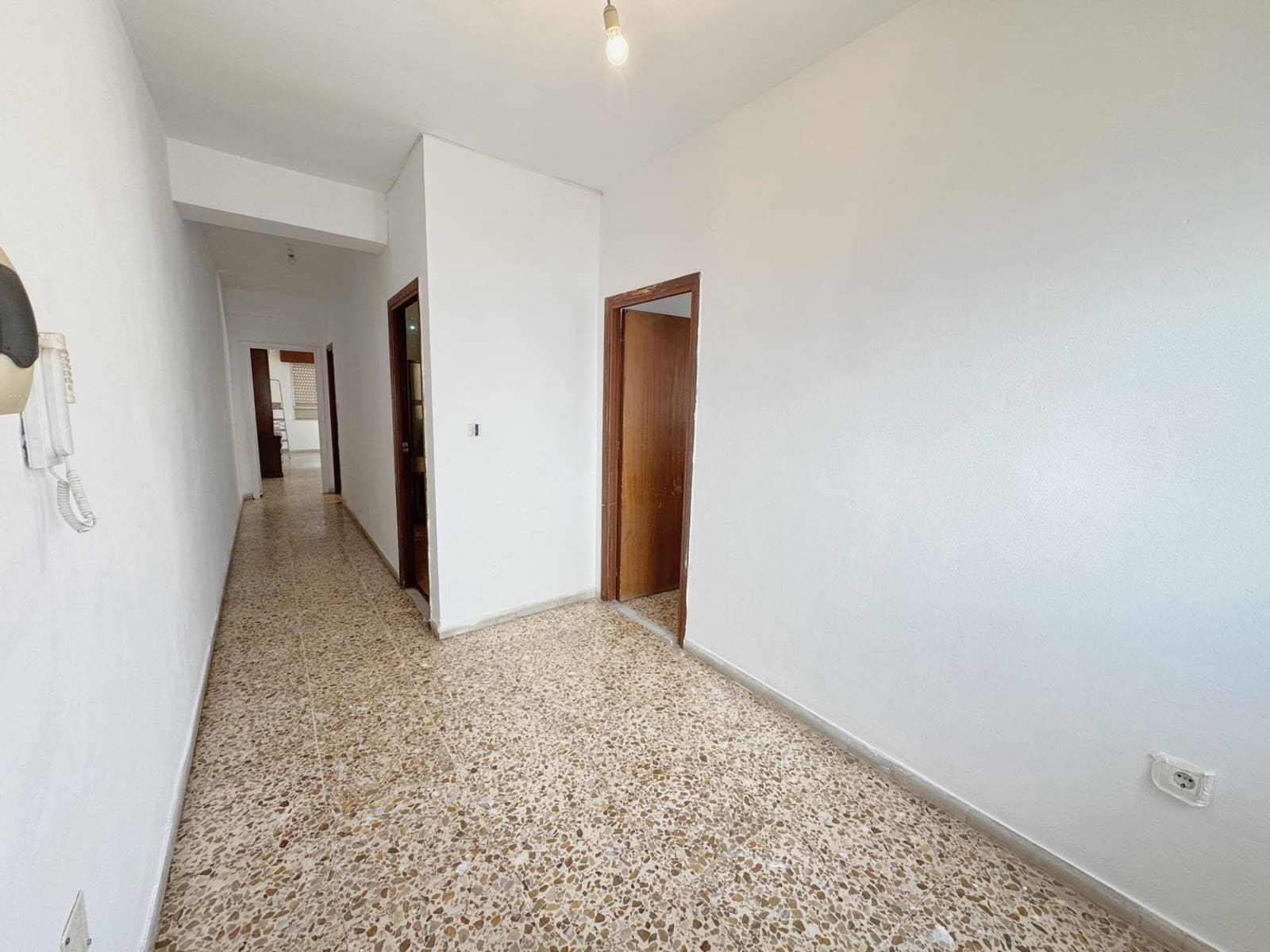 3 soveværelse Lejlighed til salg i Almeria by med garage - € 150.000 (Ref: 9163932)