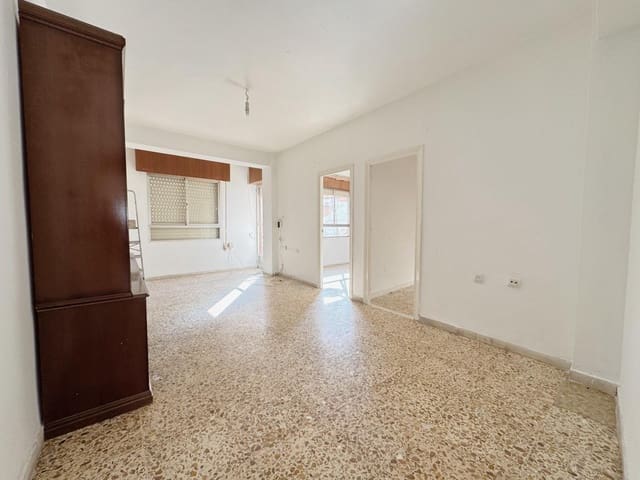 3 Zimmer Wohnung zu verkaufen in Almería Stadt mit Garage - 145.000 € (Ref: 9163932)