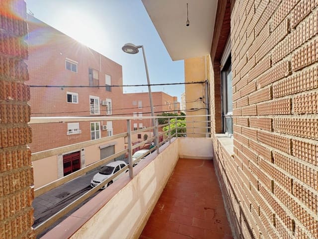 3 Zimmer Wohnung zu verkaufen in Almería Stadt mit Garage - 145.000 € (Ref: 9163932)