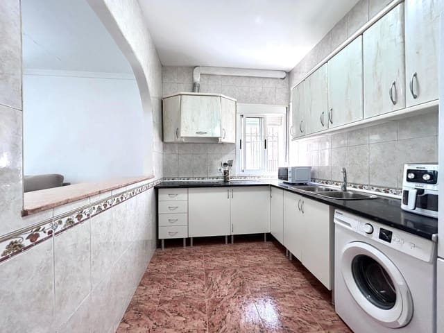 3 soverom Leilighet til leie i Almería by - € 275 (Ref: 9169652)