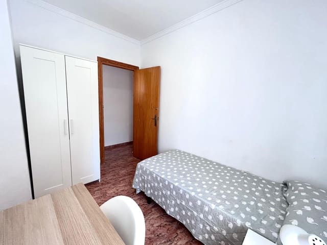 3 soverom Leilighet til leie i Almería by - € 275 (Ref: 9169652)