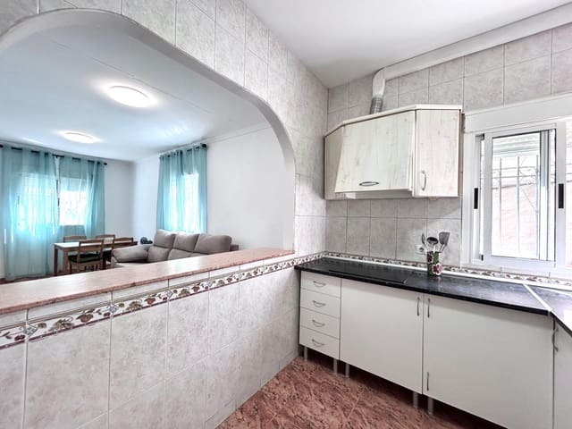 Piso de 3 habitaciones en Almería ciudad en alquiler - 275 € (Ref: 9169652)