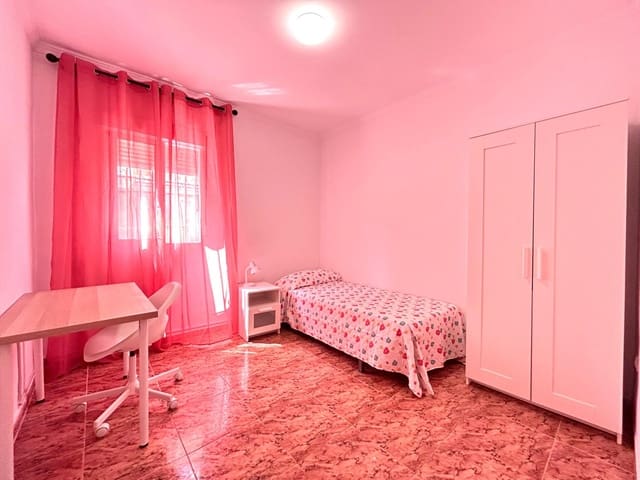 3 soverom Leilighet til leie i Almería by - € 275 (Ref: 9169652)