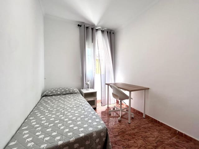 3 soverom Leilighet til leie i Almería by - € 275 (Ref: 9169652)