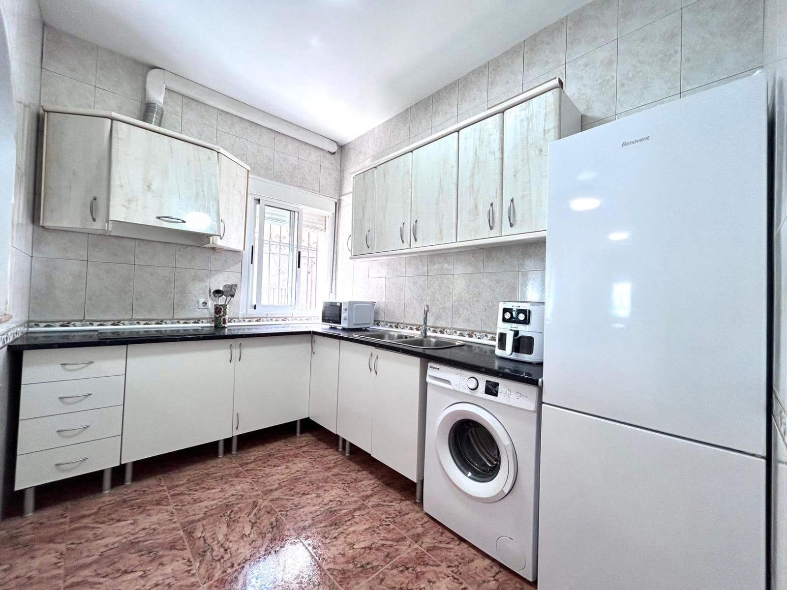 3 soverom Leilighet til leie i Almeria by - € 275 (Ref: 9169652)