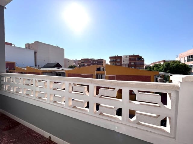Piso de 2 habitaciones en Almería ciudad en alquiler - 750 € (Ref: 9174614)