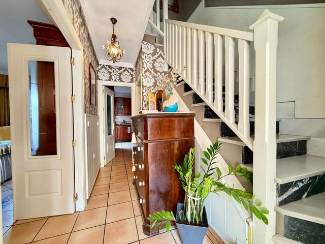 4 makuuhuone Rivitalo myytävänä paikassa Aguadulce (Almeria), Roquetas de Mar mukana uima-altaan 
autotalli - 374 000 € (Ref: 9197877)