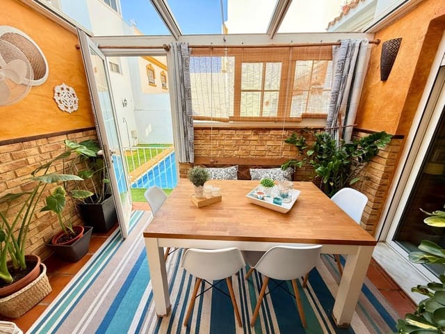 4 makuuhuone Rivitalo myytävänä paikassa Aguadulce (Almeria), Roquetas de Mar mukana uima-altaan 
autotalli - 374 000 € (Ref: 9197877)