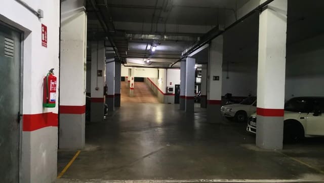 Garage til salg i Almería by - € 13.000 (Ref: 9243160)