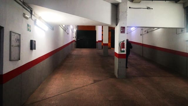 Garage til salg i Almería by - € 13.000 (Ref: 9243160)