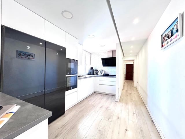 3 makuuhuone Asunto myytävänä paikassa Centro, Almería kaupunki - 175 500 € (Ref: 9344916)