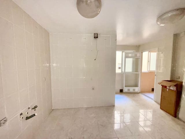 4 slaapkamer Flat te koop in Almería stad - € 228.000 (Ref: 9355986)