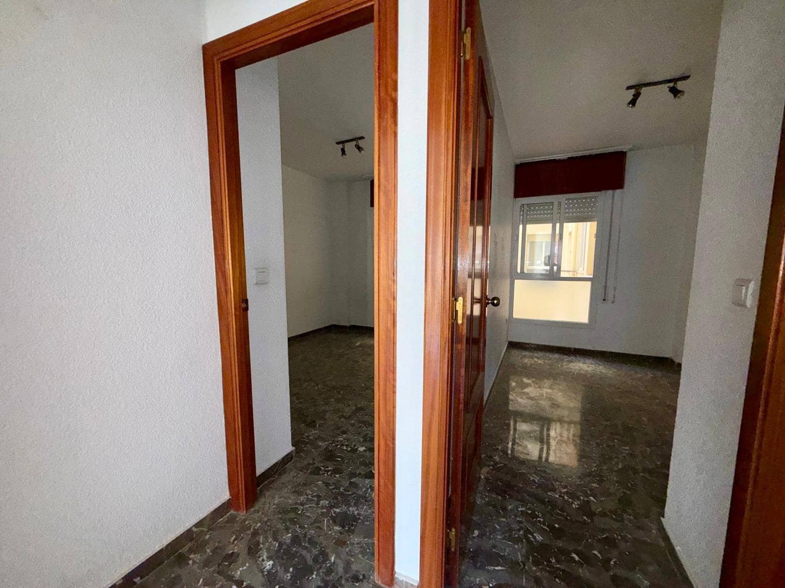 4 slaapkamer Flat te koop in Almeria stad - € 228.000 (Ref: 9355986)