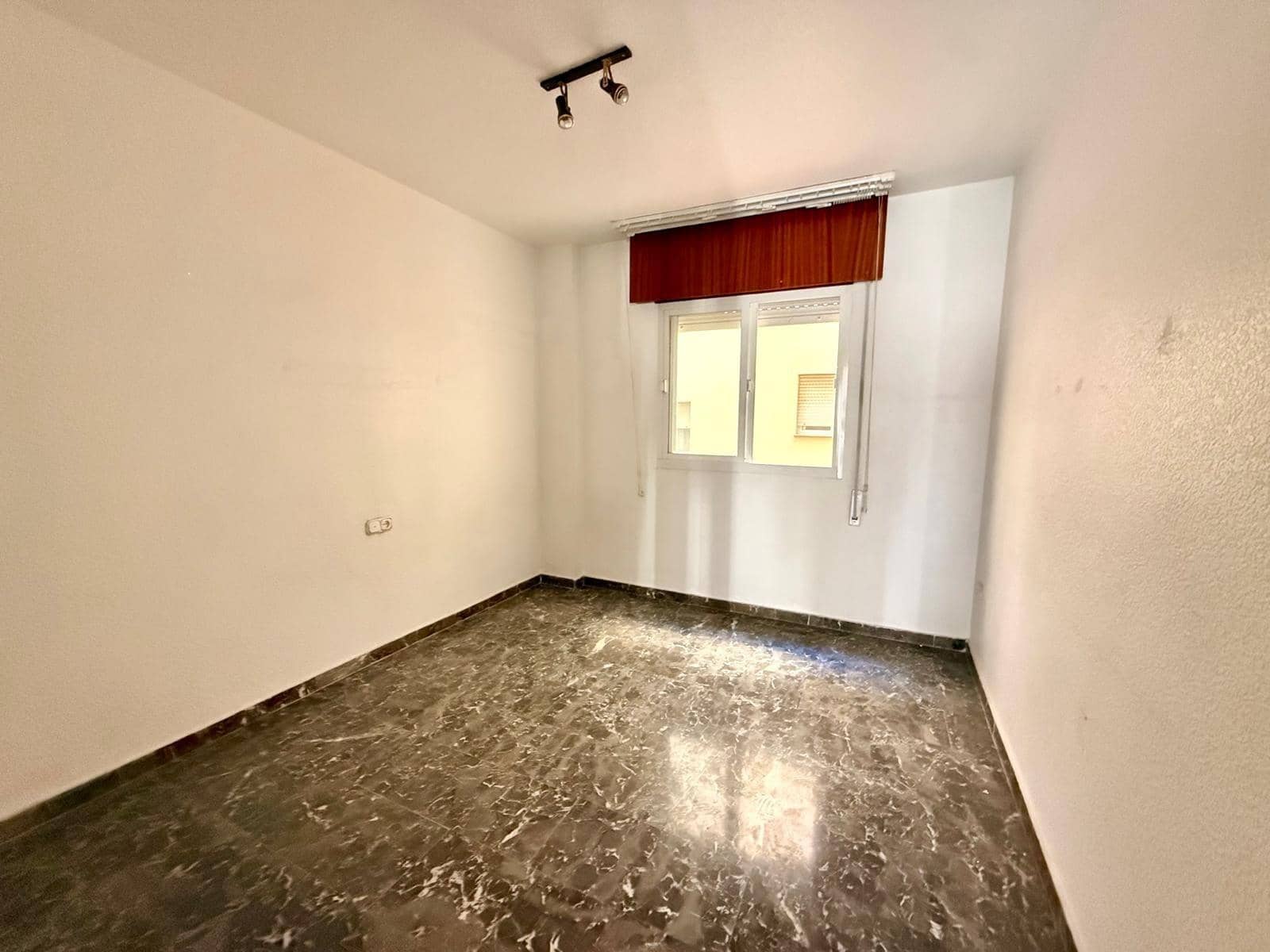 4 slaapkamer Flat te koop in Almeria stad - € 228.000 (Ref: 9355986)