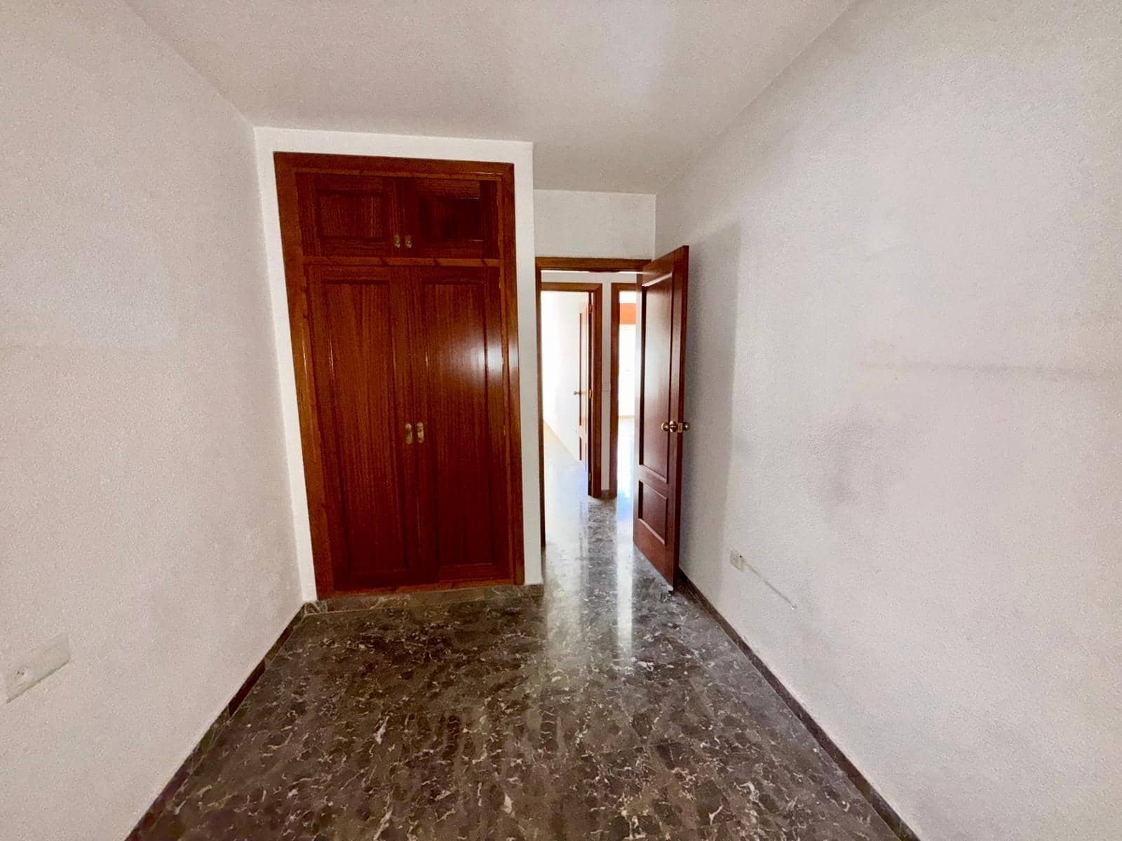 4 slaapkamer Flat te koop in Almeria stad - € 228.000 (Ref: 9355986)