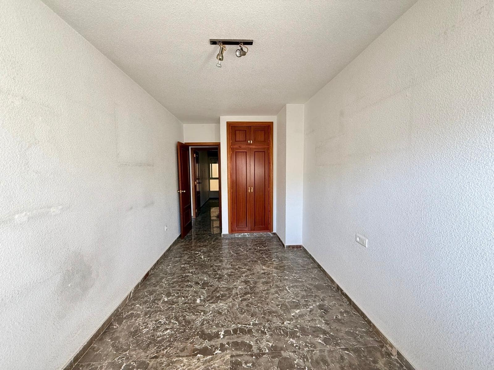 4 slaapkamer Flat te koop in Almeria stad - € 228.000 (Ref: 9355986)