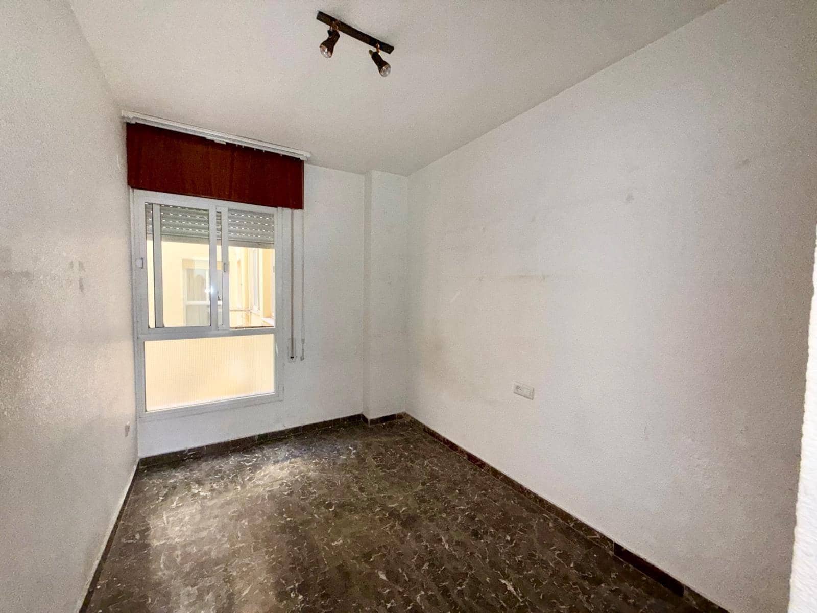 4 slaapkamer Flat te koop in Almeria stad - € 228.000 (Ref: 9355986)