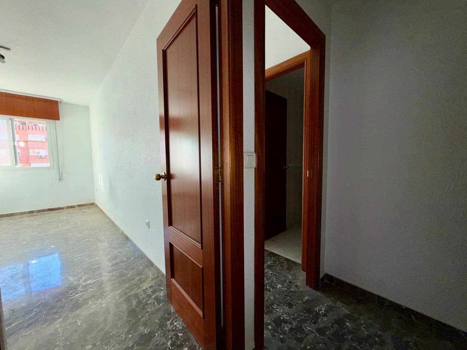 4 slaapkamer Flat te koop in Almeria stad - € 228.000 (Ref: 9355986)