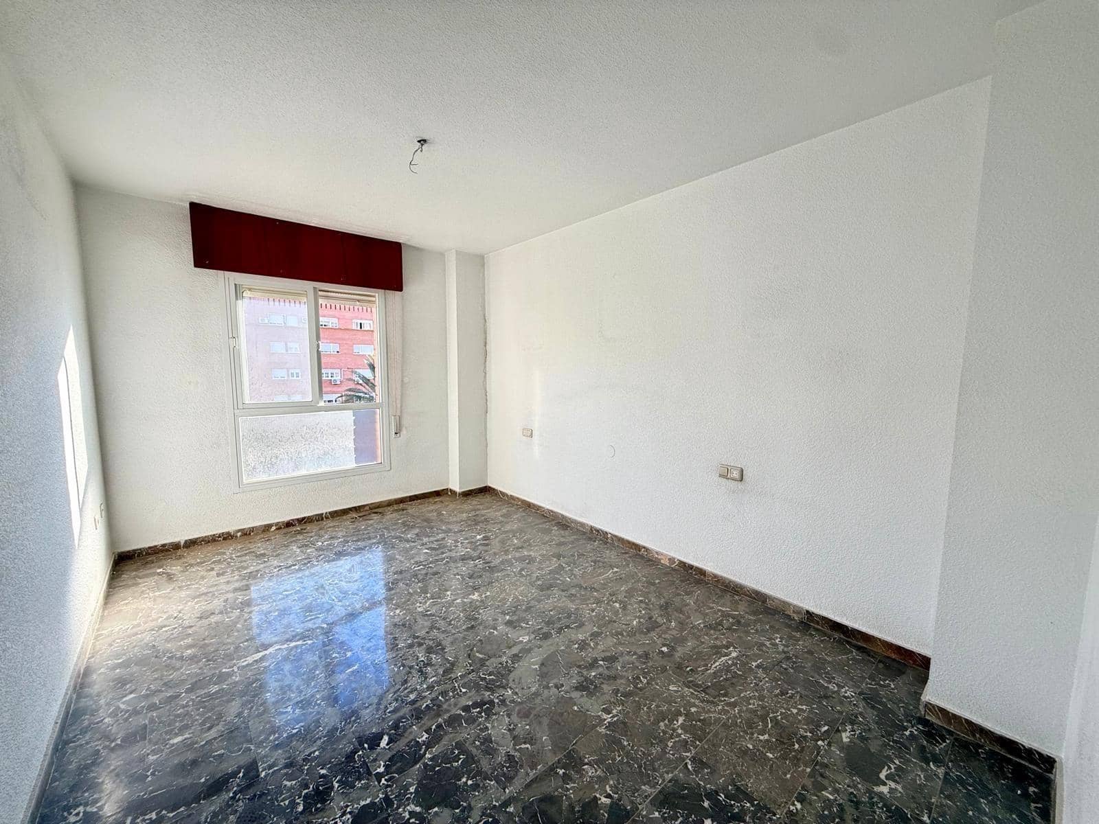 4 slaapkamer Flat te koop in Almeria stad - € 228.000 (Ref: 9355986)