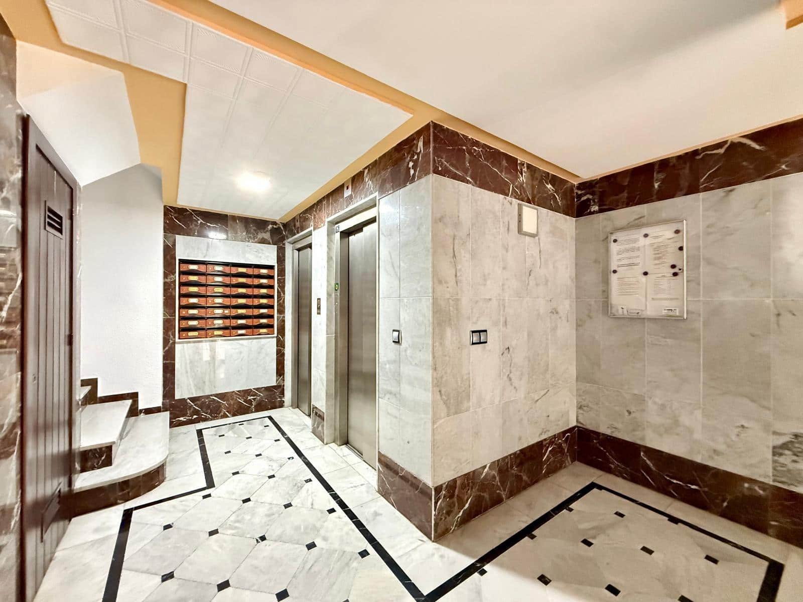 4 slaapkamer Flat te koop in Almeria stad - € 228.000 (Ref: 9355986)