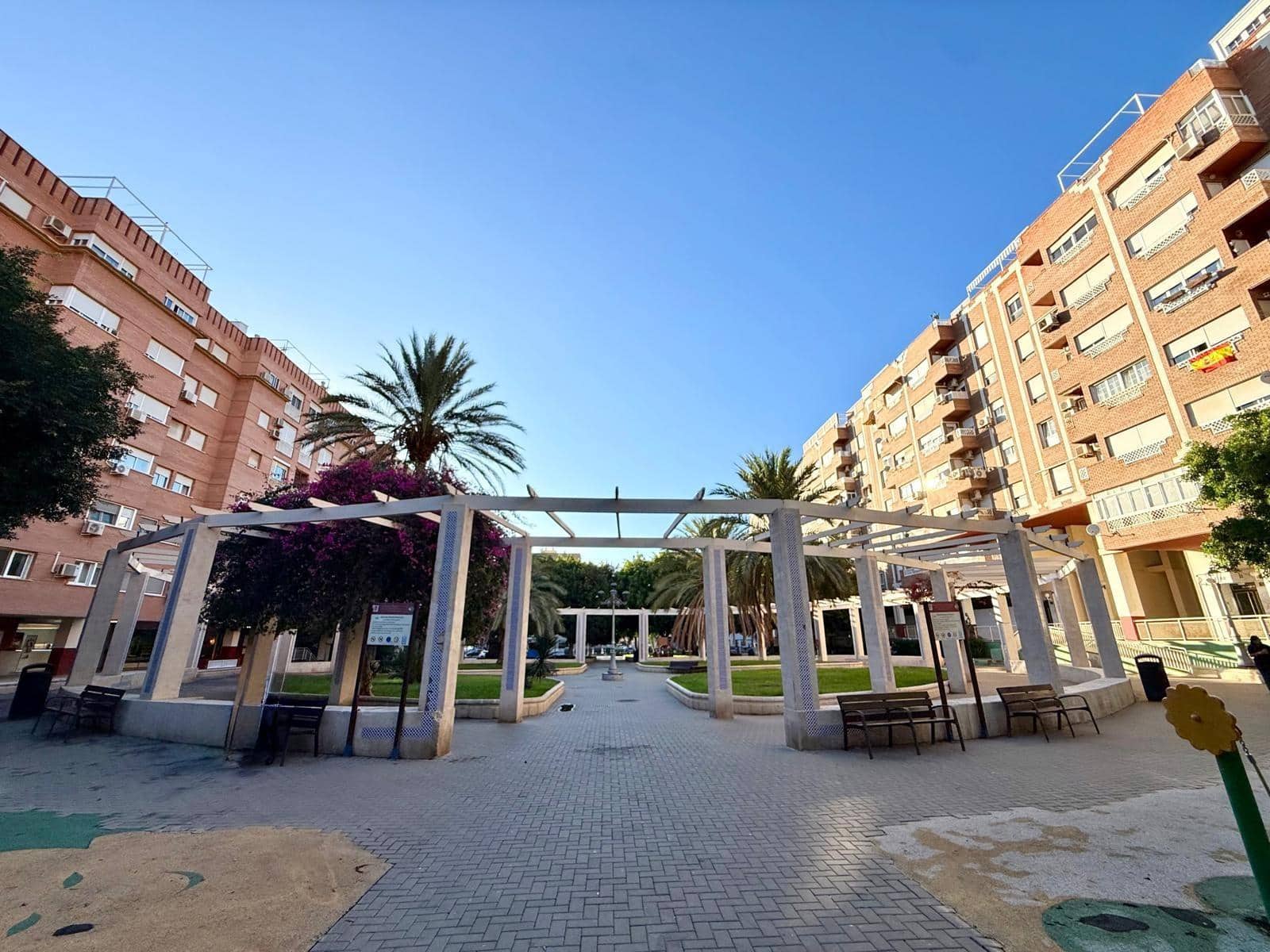 4 slaapkamer Flat te koop in Almeria stad - € 228.000 (Ref: 9355986)