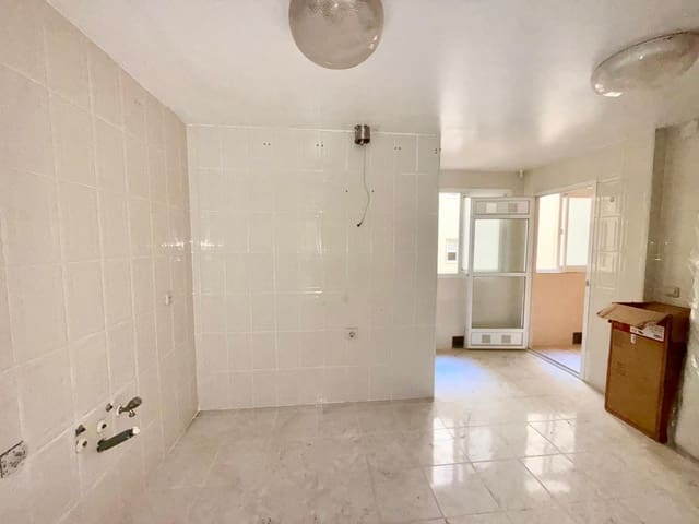 4 sovrum Lägenhet till salu i Almería stad - 228 000 € (Ref: 9355986)