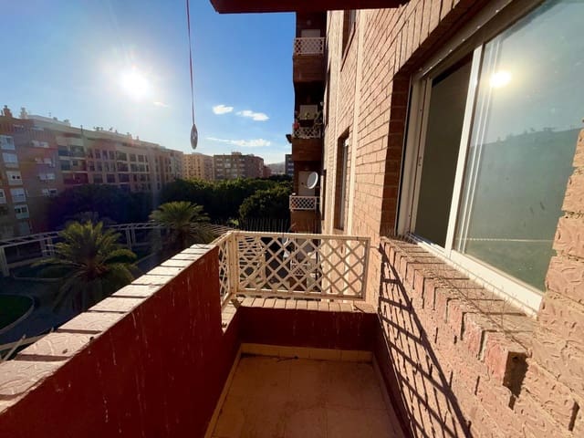 4 sovrum Lägenhet till salu i Almería stad - 228 000 € (Ref: 9355986)