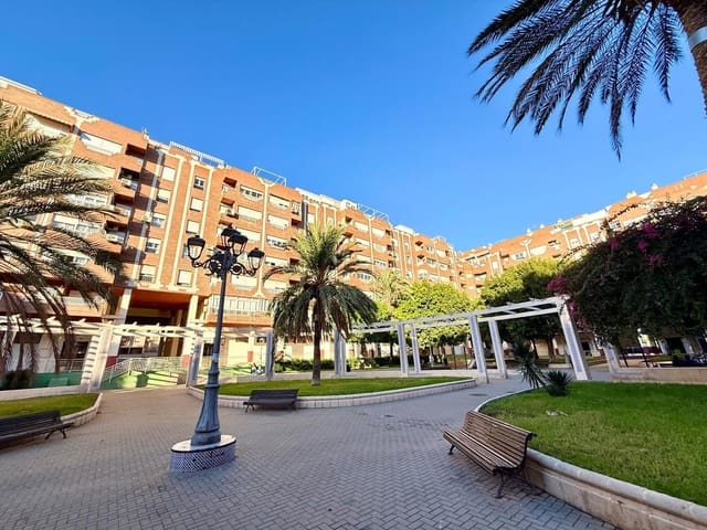 4 sovrum Lägenhet till salu i Almería stad - 228 000 € (Ref: 9355986)