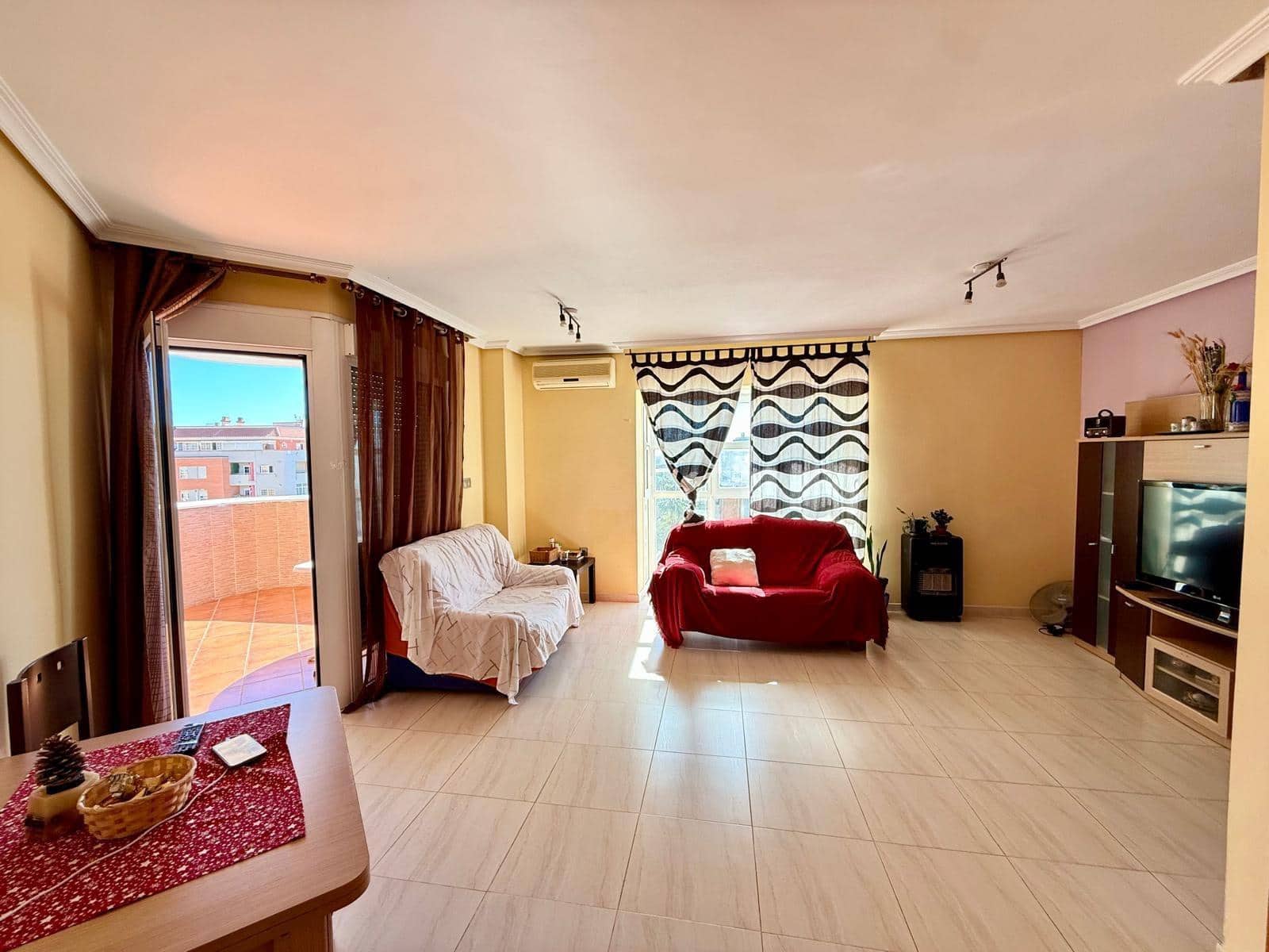 3 bedroom Flat for sale in El Parador de las Hortichuelas - € 160,000 (Ref: 9367376)