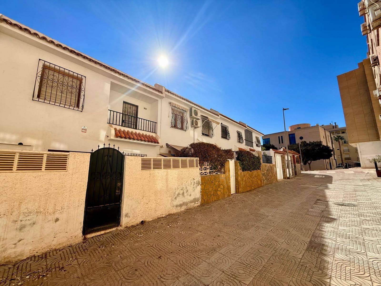 4 makuuhuone Rivitalo myytävänä paikassa Aguadulce (Almeria) mukana 
autotalli - 330 000 € (Ref: 9379219)