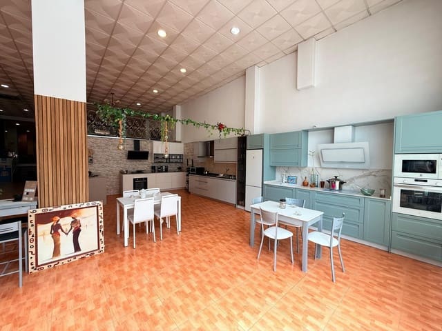 Commercial for sale in El Parador de las Hortichuelas, Roquetas de Mar - € 600,000 (Ref: 9398629)