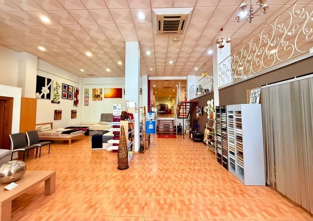 Commercial for sale in El Parador de las Hortichuelas, Roquetas de Mar - € 600,000 (Ref: 9398629)