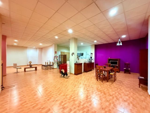 Commercial for sale in El Parador de las Hortichuelas, Roquetas de Mar - € 600,000 (Ref: 9398629)