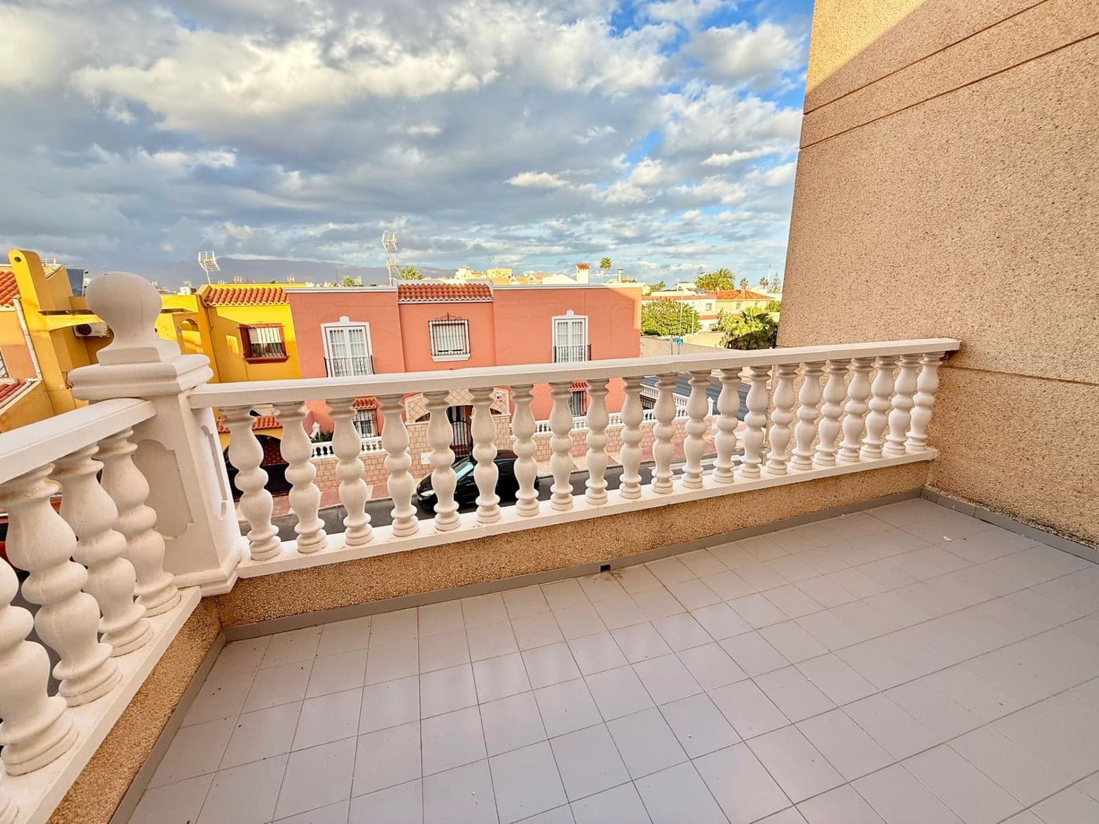 4 quarto Moradia em Banda para venda em Roquetas de Mar com garagem - 335 000 € (Ref: 9417881)