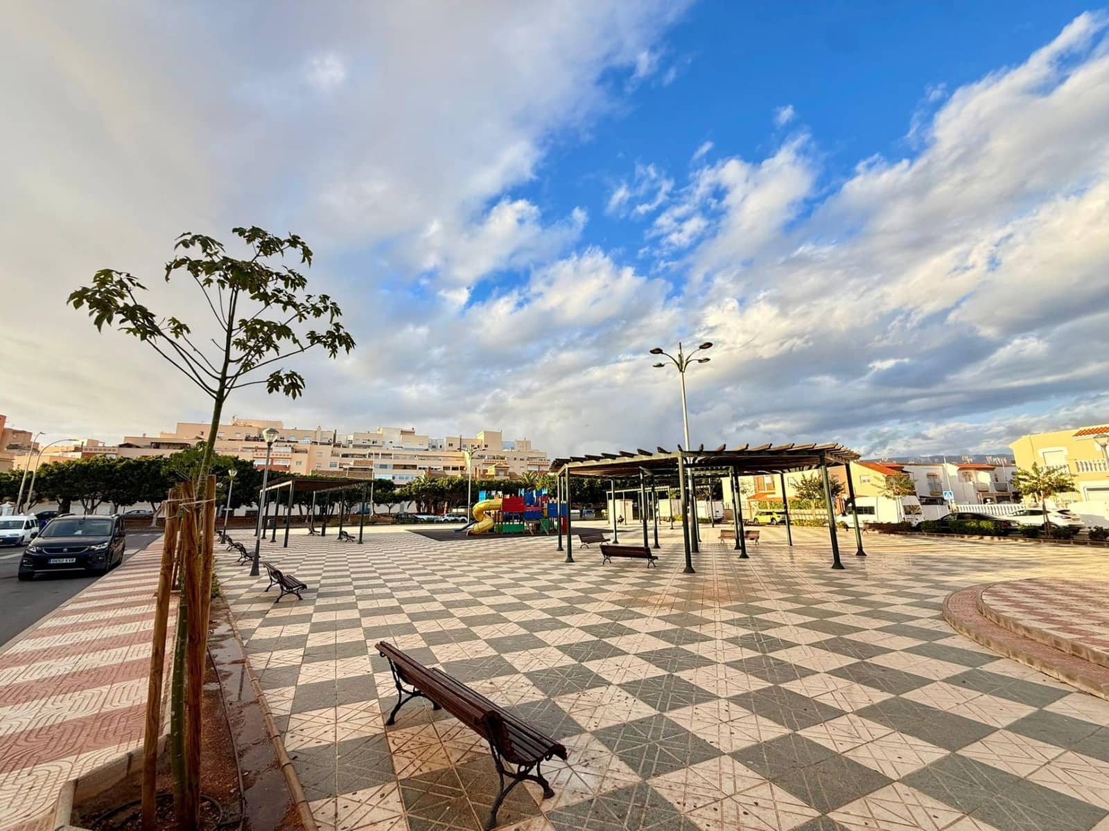 4 quarto Moradia em Banda para venda em Roquetas de Mar com garagem - 335 000 € (Ref: 9417881)