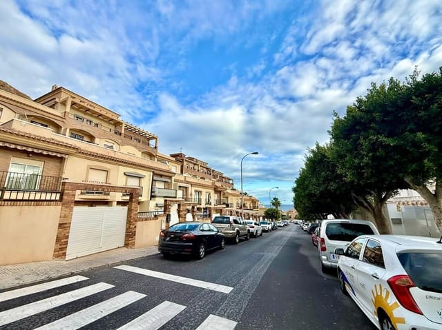 4 makuuhuone Huoneisto myytävänä paikassa Aguadulce (Almeria), Roquetas de Mar mukana uima-altaan - 299 000 € (Ref: 9468562)