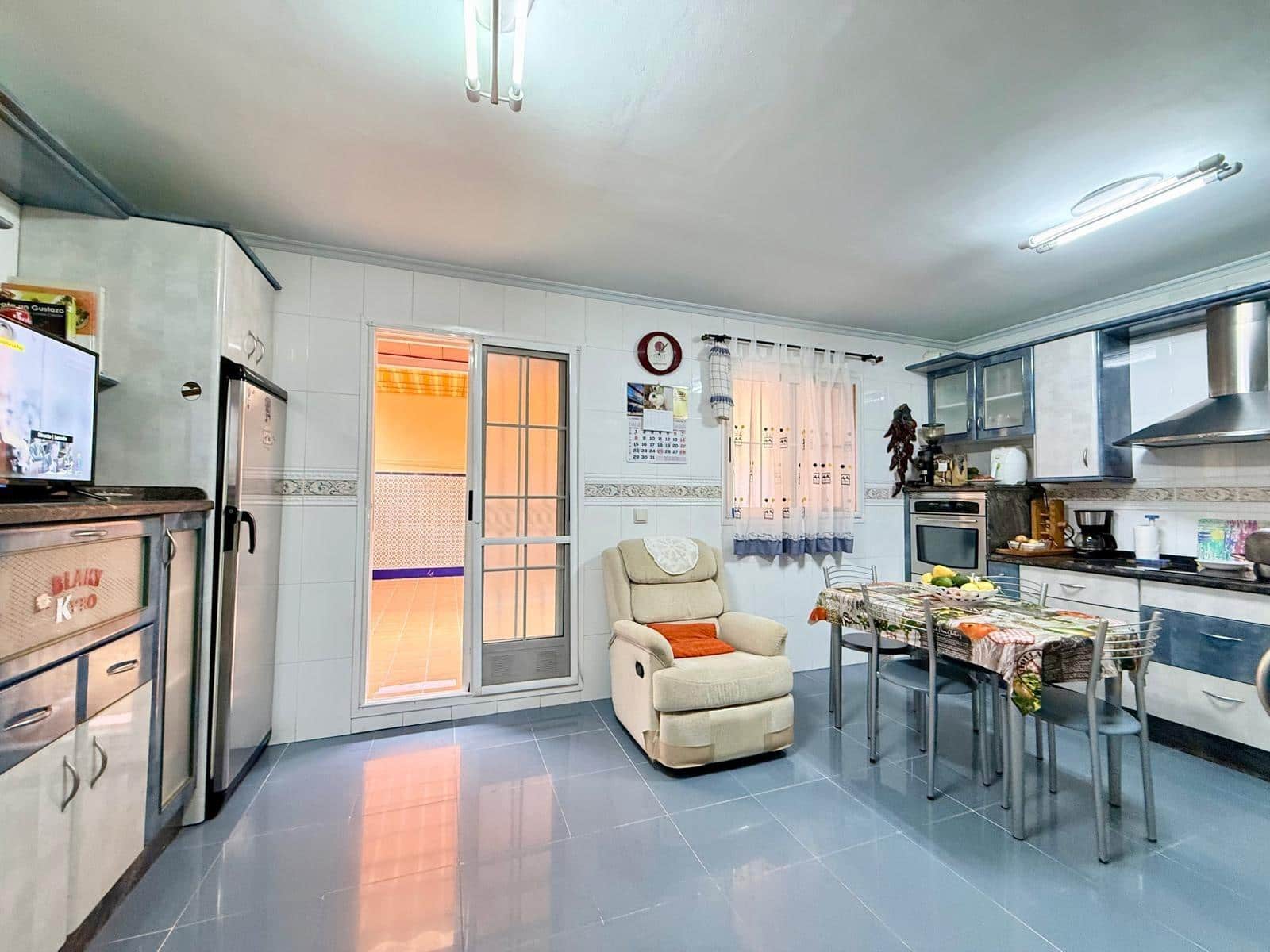 4 bedroom Terraced Villa for sale in Almeria city with garage - € 440,000 (Ref: 9468563)