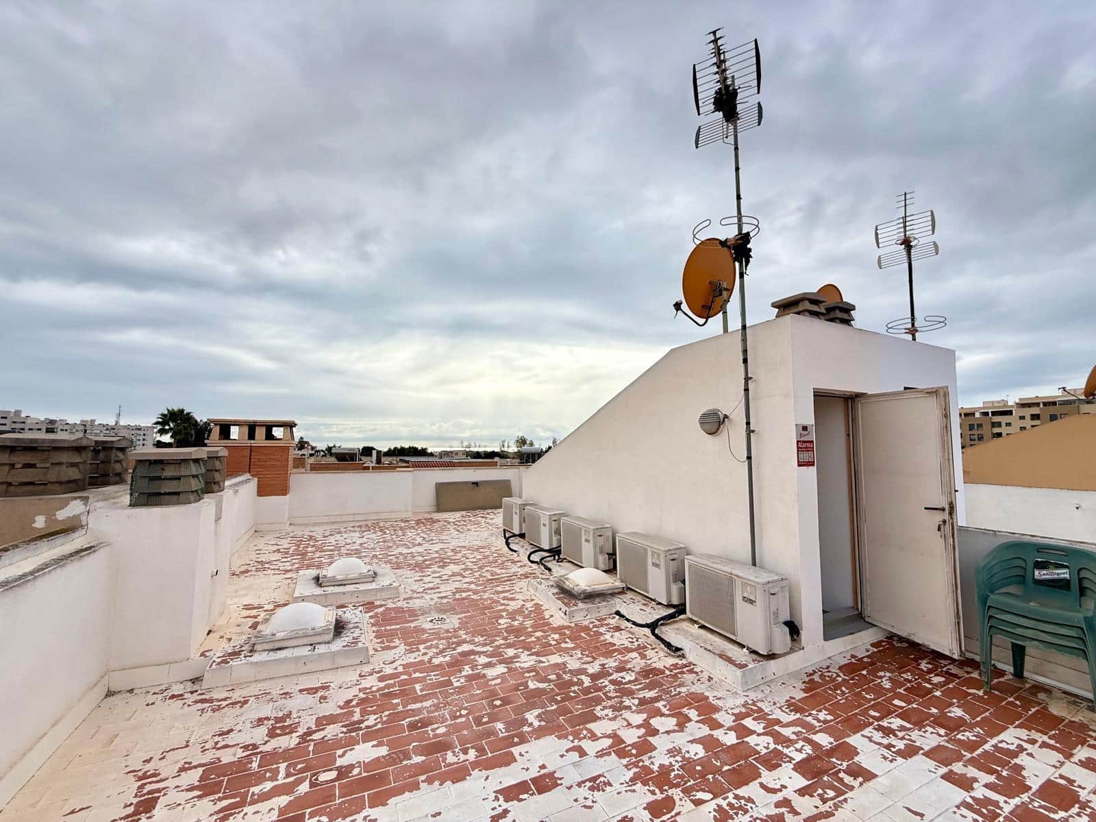 4 bedroom Terraced Villa for sale in Almeria city with garage - € 440,000 (Ref: 9468563)