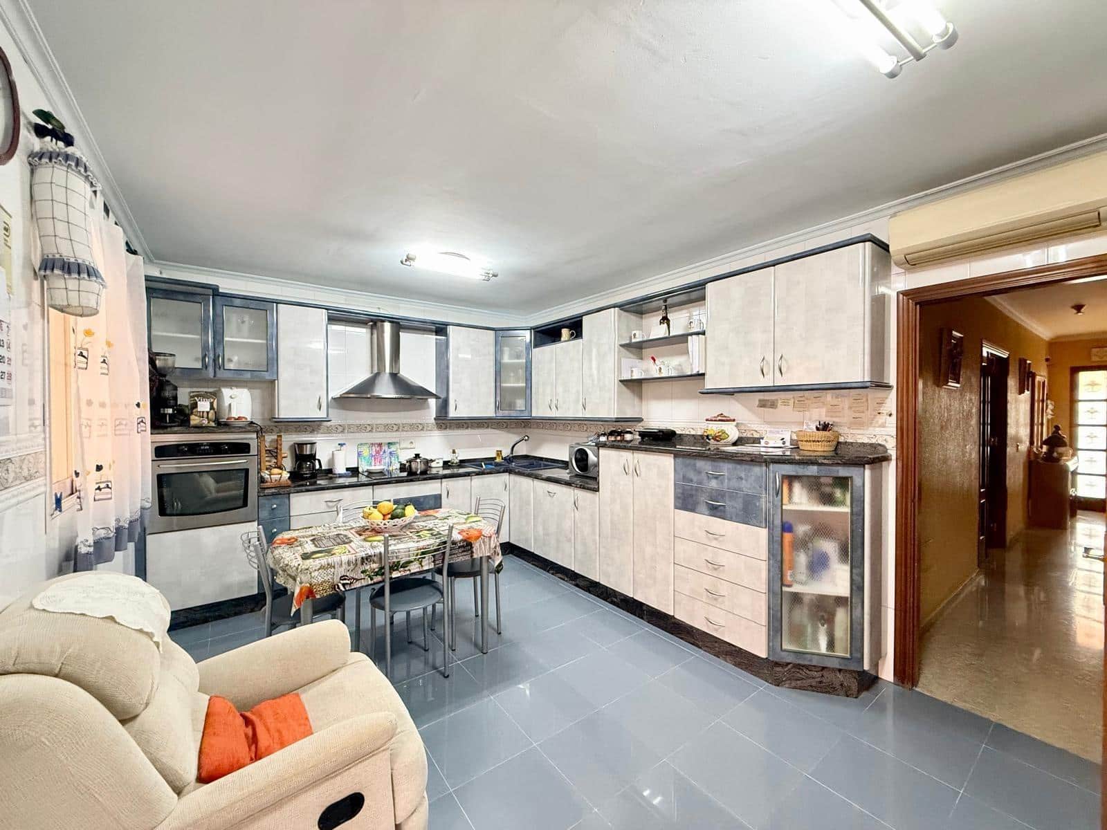 4 soveværelse Rækkehus til salg i Almeria by med garage - € 440.000 (Ref: 9468563)