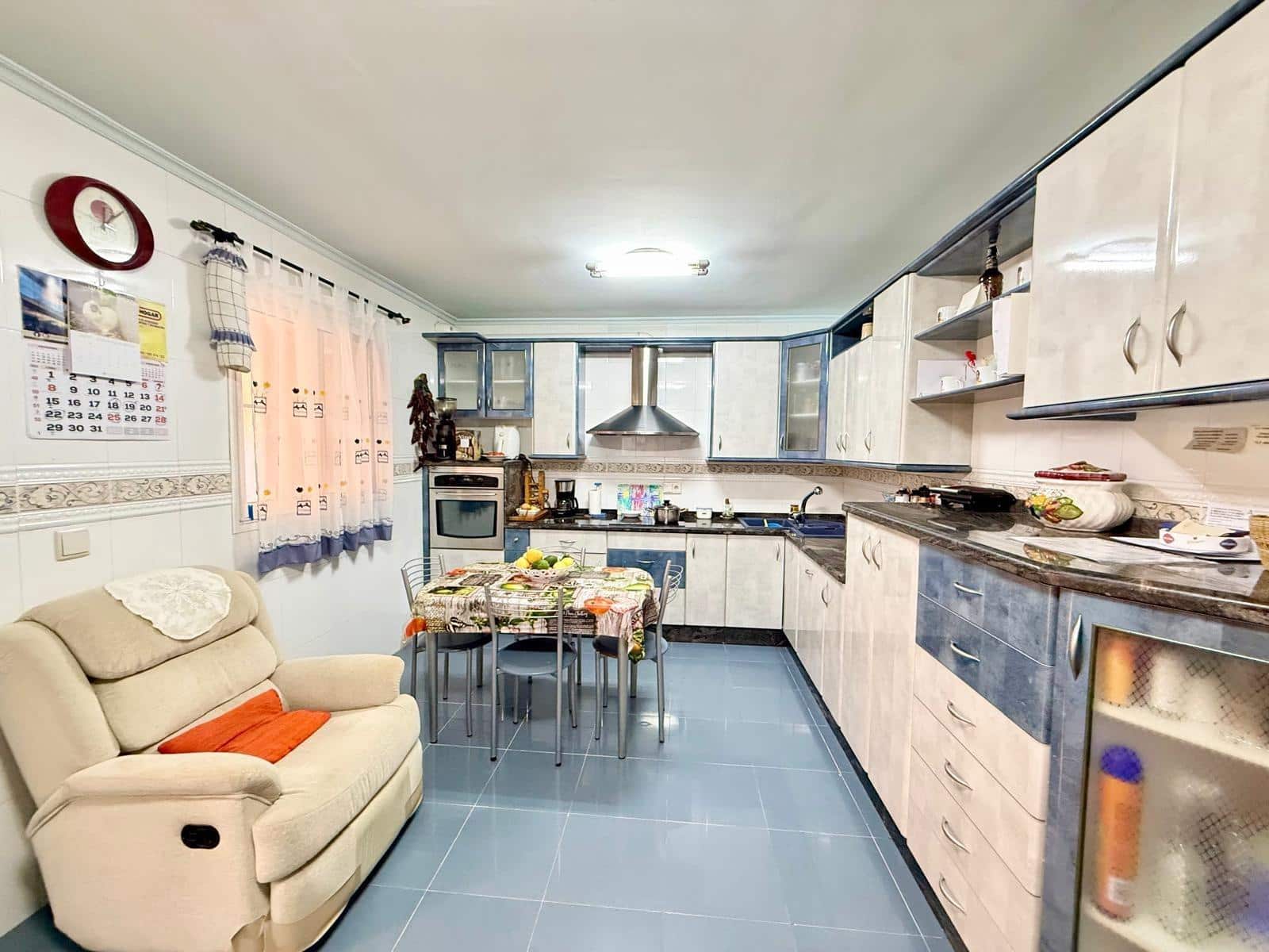 4 slaapkamer Rijtjeshuis te koop in Almeria stad met garage - € 399.000 (Ref: 9468563)
