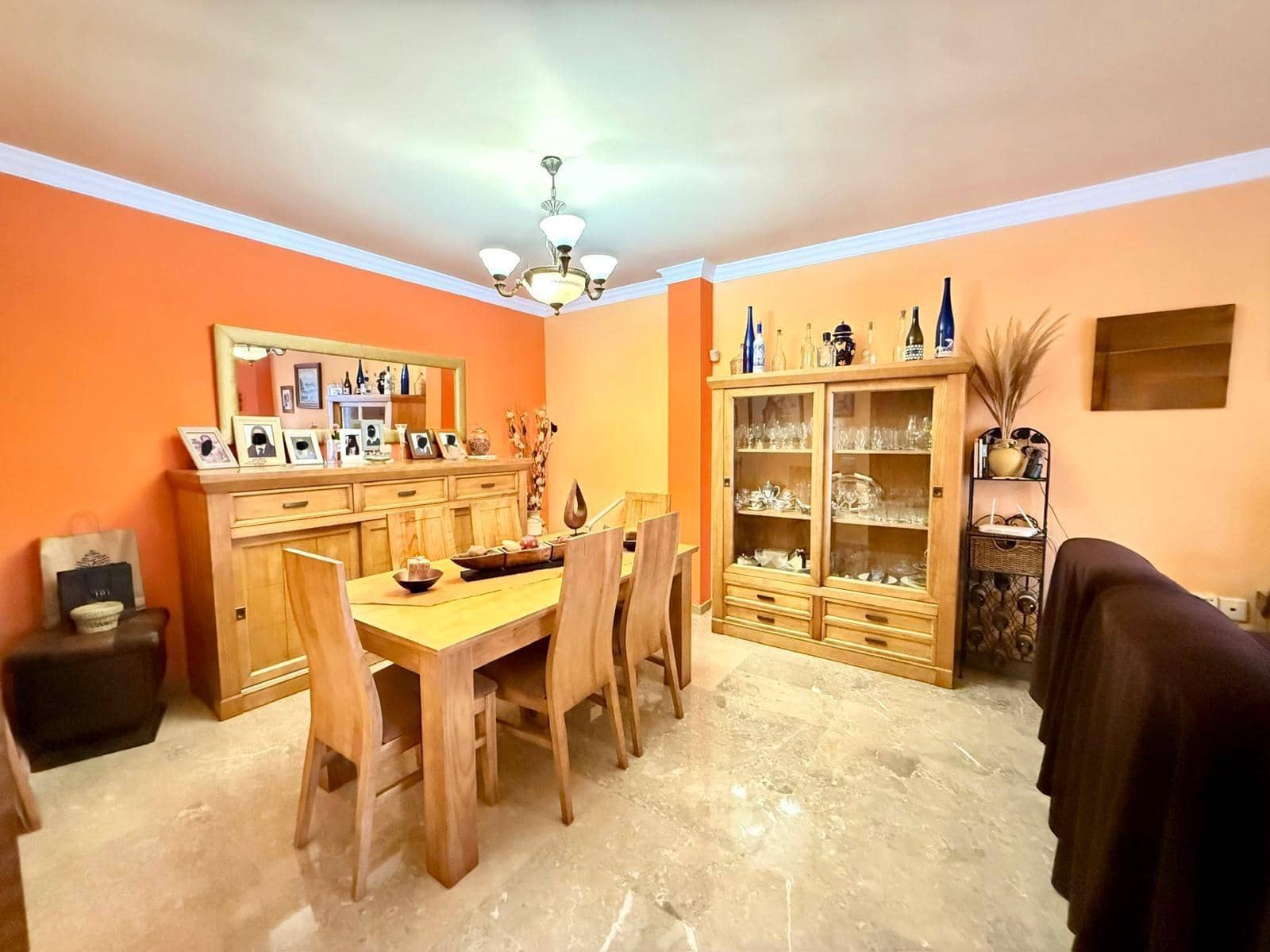 4 slaapkamer Rijtjeshuis te koop in Almeria stad met garage - € 399.000 (Ref: 9468563)