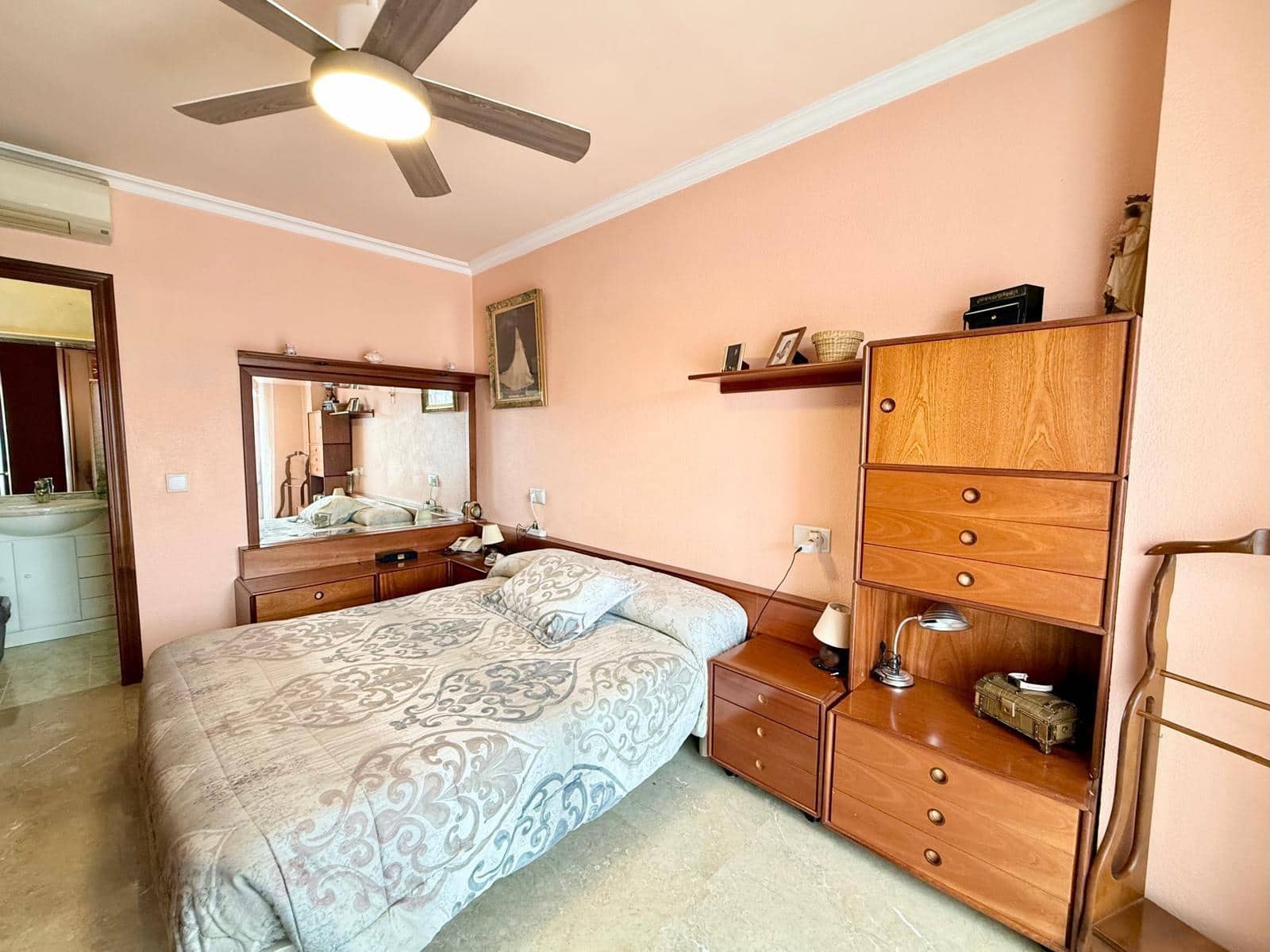 4 slaapkamer Rijtjeshuis te koop in Almeria stad met garage - € 399.000 (Ref: 9468563)