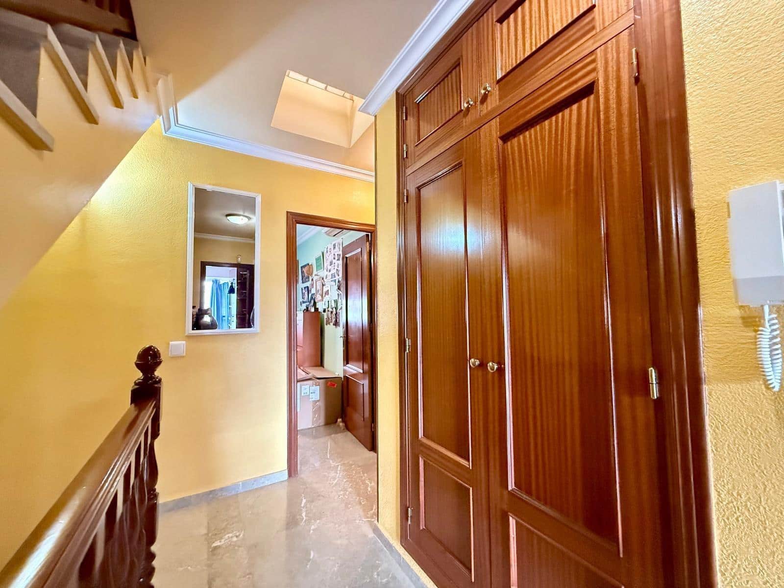 4 slaapkamer Rijtjeshuis te koop in Almeria stad met garage - € 399.000 (Ref: 9468563)