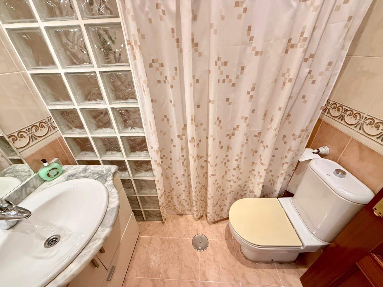 4 slaapkamer Rijtjeshuis te koop in Almeria stad met garage - € 399.000 (Ref: 9468563)