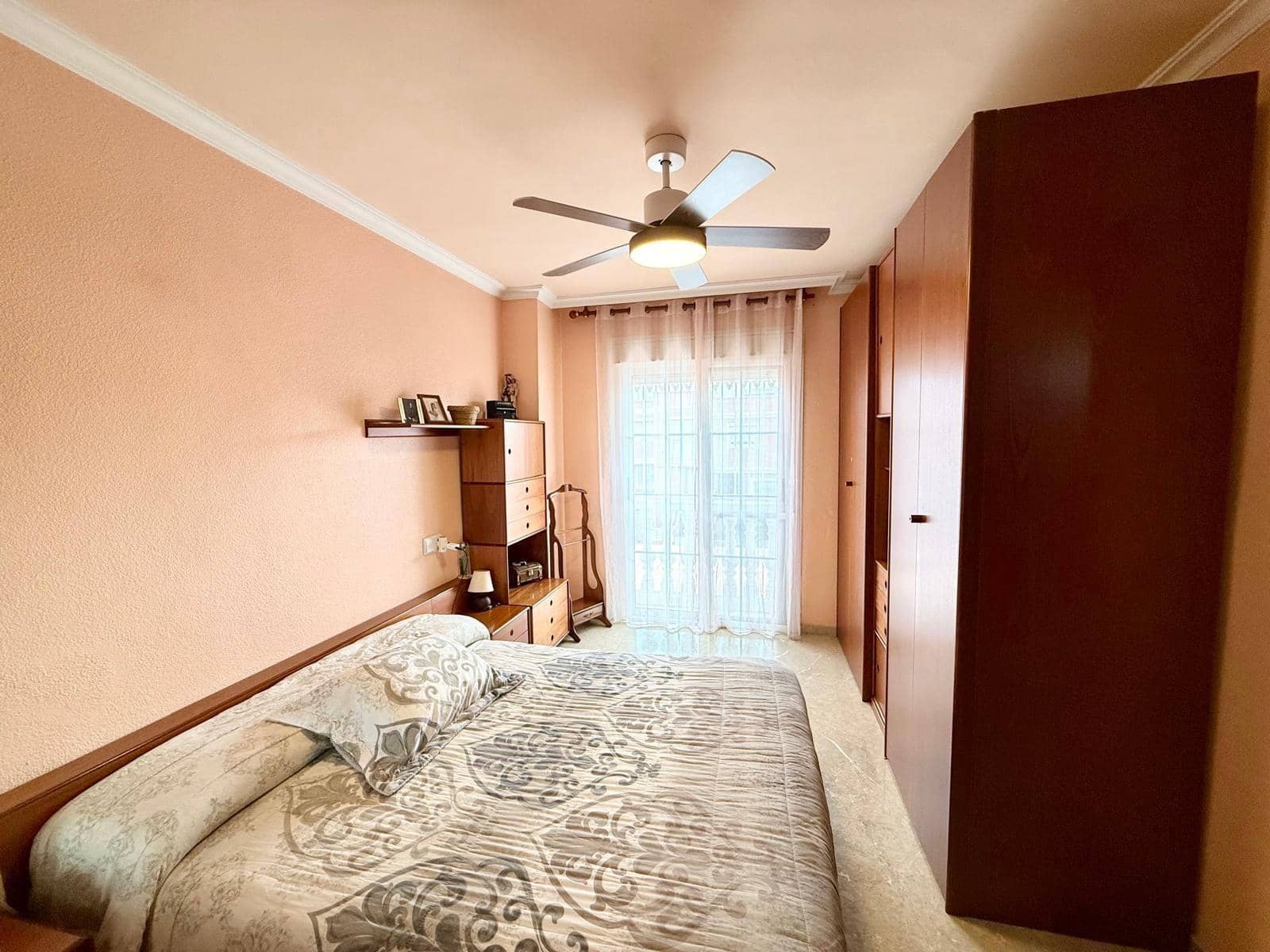 4 slaapkamer Rijtjeshuis te koop in Almeria stad met garage - € 399.000 (Ref: 9468563)