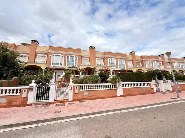 4 soverom Rekkehus til salgs i Almería by med garasje - € 399 000 (Ref: 9468563)
