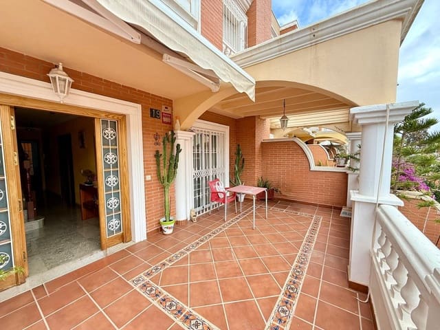 4 soverom Rekkehus til salgs i Almería by med garasje - € 399 000 (Ref: 9468563)