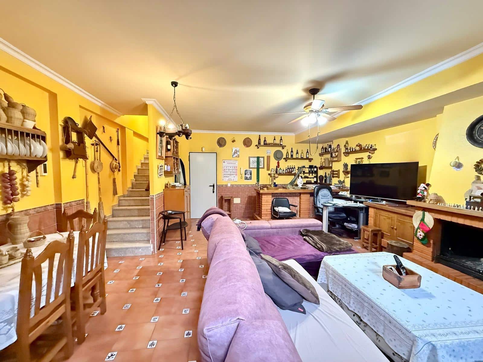 4 slaapkamer Rijtjeshuis te koop in Almeria stad met garage - € 399.000 (Ref: 9468563)